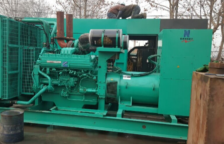 杨陵发电机组如何判断水冷式机油散热器内部是否需要清洗？